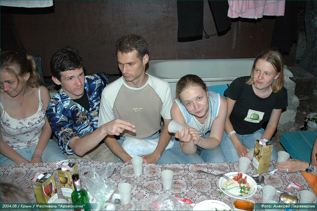 Вечерние посиделки / Фестиваль "Археология" / Крым / 08.2004