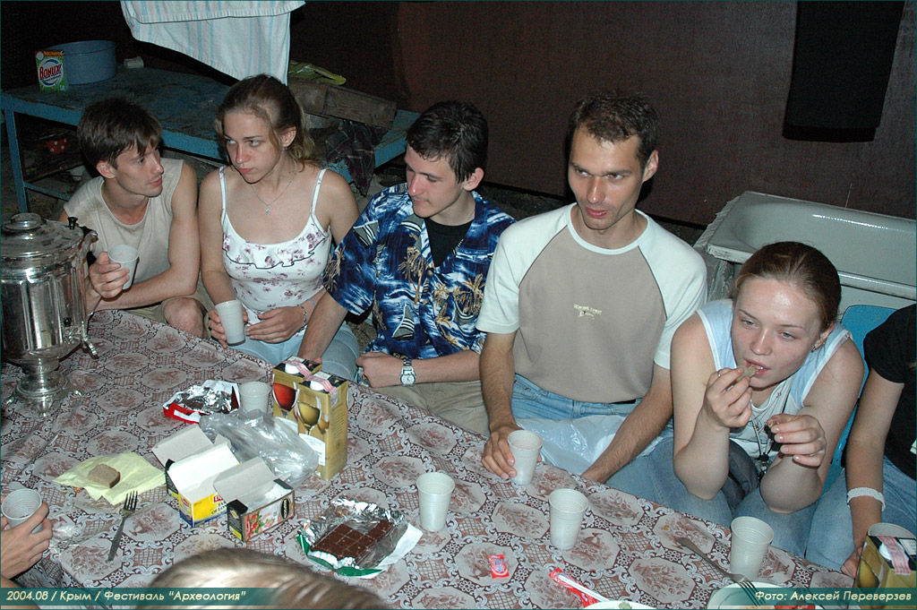 Вечерние посиделки / Фестиваль "Археология" / Крым / 08.2004